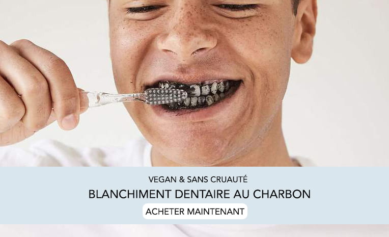 Dents blanches avec gel de blanchiment des dents au charbon et dentifrice